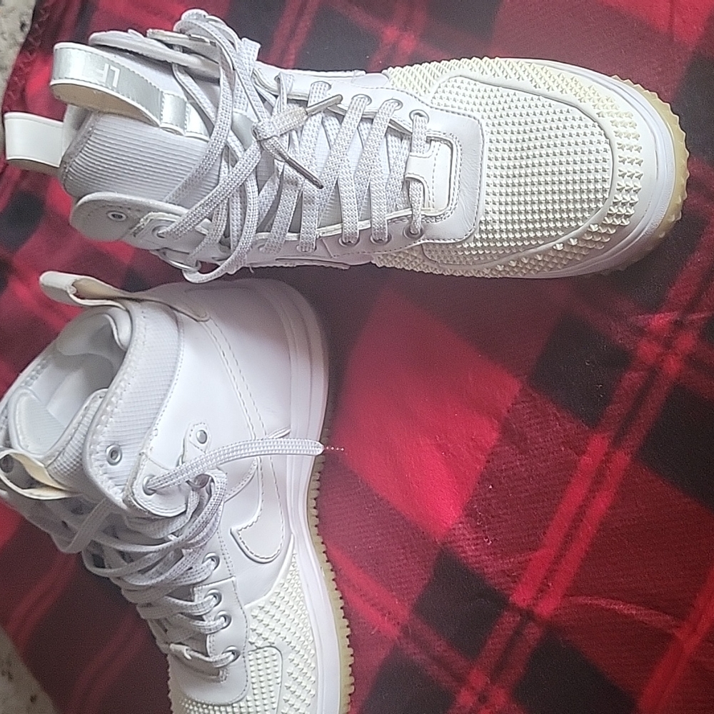 Gently used Nike Lunar Force 1 Duckboot              white/white size 12